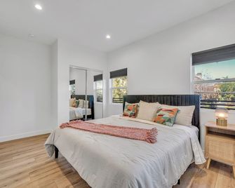 Luxe Townhome Newly-Built - Van Nuys - Bedroom