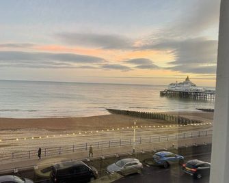 Marine Parade Hotel by Pli - Eastbourne - Obývací pokoj