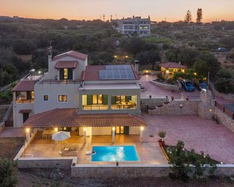 Maison d'Olivier - Gerani - Building