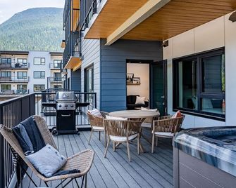Ghost Peak by Revelstoke Vacations - Revelstoke - Balcony