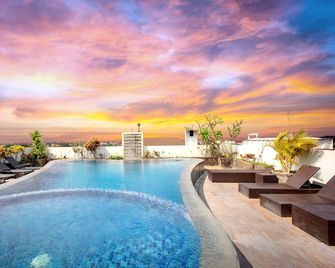 Nikhila Seminyak Bali - Kuta - Zwembad