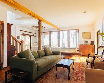 Rising Sun Retreat, 15 Acres on a Bluff - Sleeps 14+ - Sewanee - Sala de estar
