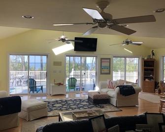 Private 9 acre Family Retreat on the Chesapeake Bay - Cambridge - Wohnzimmer