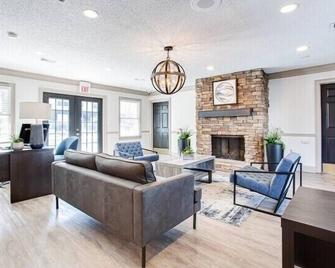 Barcelo At East Cobb O20 1 Bed 1 Bath Furnished - Marietta - Living room