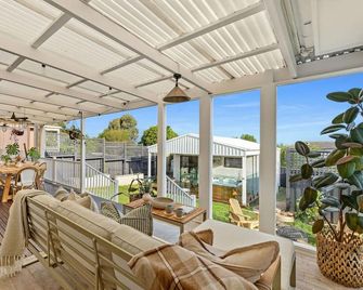 Sol Yarra Valley Barrel Sauna Spa Urban List - Yarra Glen - Balcony