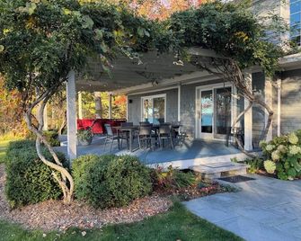 Bayside Manor: a Classic Maine Oceanfront Home at the Gateway to Acadia - Trenton - Binnenhof