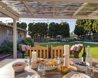 Hummingbird Haven by AvantStay Dog-Friendly Near the Beach Huge YardHot Tub - Santa Bárbara - Patio