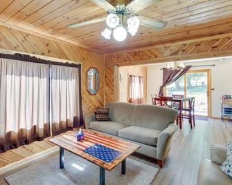 Lead Hideaway with Fireplace, Grill and Deck! - Lead - Living room