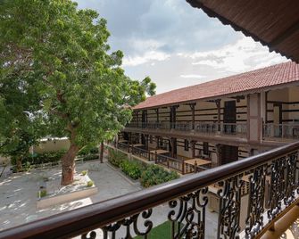 Tree of Life Darbargadh Dared - Bhavnagar - Balcón