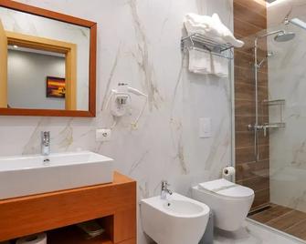 6 Milje Hotel - Saranda