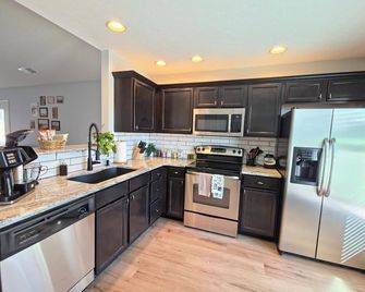 1 King Bed + 1 Queen Bed + 2 Full Bathrooms Kitchen + Laundry Room + Patio - Owensboro - Küche