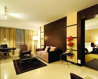 Radisson Blu Hotel Pune Kharadi - Pune - Oturma odası