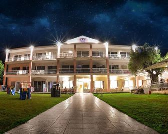 Crown Hotel - Nea Skioni - Будівля