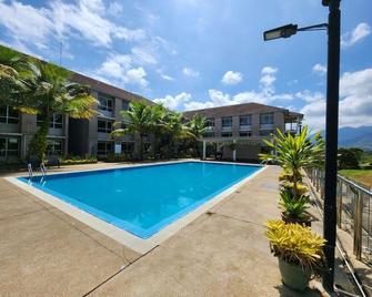 Cherengin Hills Convention & Spa Resort - Bentong - Pool