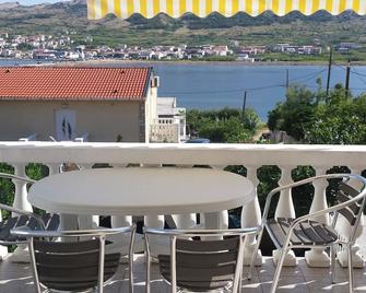 Cosy apartment in Pag / 26 m² / Sea view - Pag - Balcone