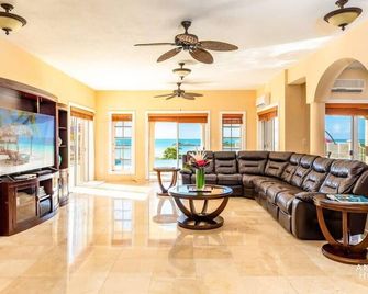 Breathtaking Chalk Sound Private Pool Sunset Villa - Providenciales - Lobby