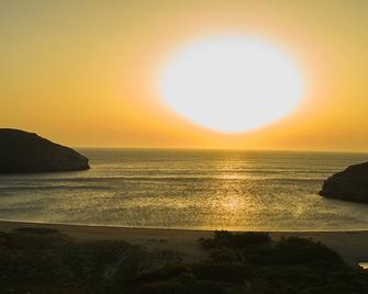 Onar Andros - Apikia - Playa