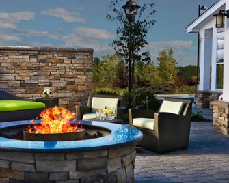 Residence Inn by Marriott Auburn - Auburn - Patio