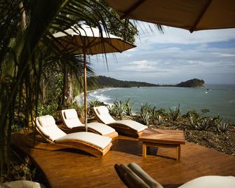 Arenas del Mar Beachfront & Rainforest Resort - Manuel Antonio - Patio