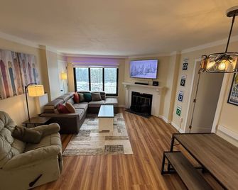 Modern Condo with Ski In & Ski Out - Silver Creek Lodge, Snowshoe - Snowshoe - Sala de estar