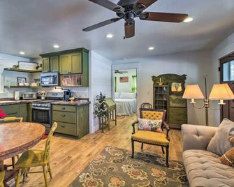 Cozy Country side Farmhouse @ Acorn Acres - Pinedale - Cocina