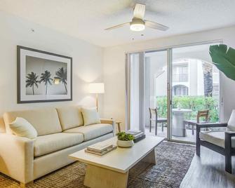 Stunning & Spacious Apartments at Miramar Lakes in South Florida - Miramar - Living room