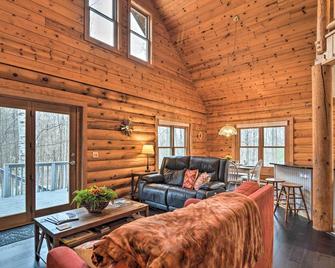 Secluded Gaylord Cabin with Deck, Fire Pit and Grill! - Gaylord - Living room