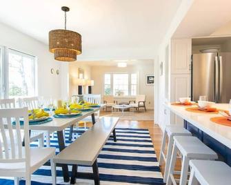 Gorgeous Home with Game Room Dog Welcome - Chatham - Restaurant
