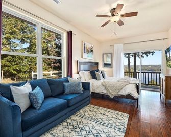 Birds Eye Retreat-10 Acres On Beaver Lak - Rogers - Oturma odası