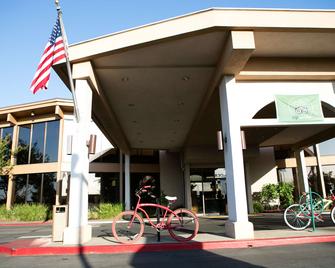 Red Lion Hotel Redding - Redding - Building