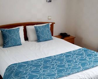 Logis Hotel Beau Rivage - Mayenne - Habitación