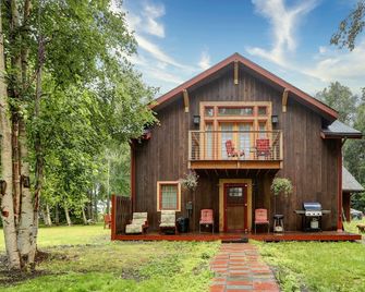 1st Floor Private Master Suite. BIGGER than a tiny home - Wasilla - Edificio