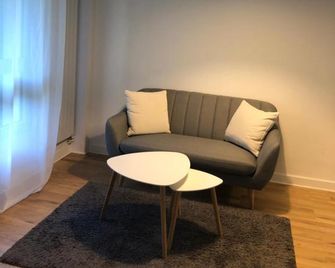 Trés Beau Studio (face bois), 10mn de l'Etoile - Neuilly-sur-Seine - Living room