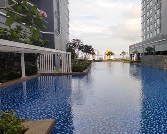 Bukit Rimau 2 Bedroom Apartment 5+2 pax comes with Karaoke Washer Dryer - Shah Alam - Piscina