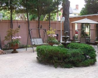 The Cottage - Monticello - Binnenhof