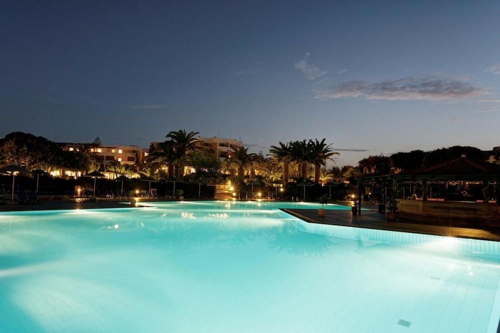 أنيسا بيتش آند فيليدج