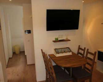 Ferienwohnung am Goethepark im Leipziger Neuseenland - Leipzig - Essbereich
