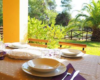 De Grazia Holiday House surrounded by greenery a few steps from the Sea - Botricello - Patio