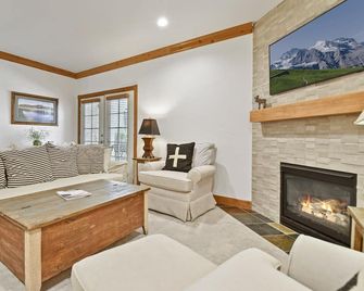 Family Getaway~pool, Tubing, Skiing, & Ice Castles Villa 1002 1 Bedroom Villa by RedAwning - Midway - Sala de estar