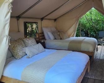 The Fox Den - Delta - Bedroom