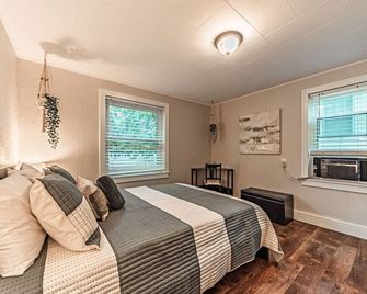 Cozy Downtown Bungalow - Hot Tub, Ac, Parking - 科羅拉多泉 - 臥室