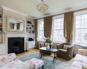 Spacious Historic Townhouse In Central London - Family Friendly - London - Living room