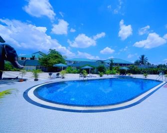 Contour Backwaters - Changanācheri - Pool