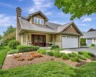 Great place to stay in Warrenville - Warrenville - Building