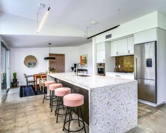 Newly Renovated Home Walking Distance To Indian Wells Tennis Garden - Indian Wells - Cocina
