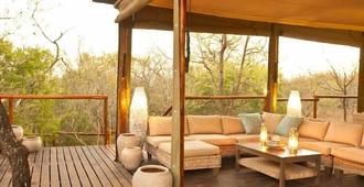 Ngama Tented Safari Lodge - Hoedspruit - Hành lang