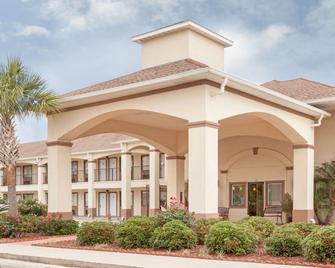 Howard Johnson by Wyndham Lafayette - Lafayette - Bygning