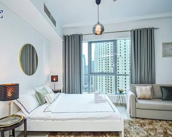 Luxury Escapes - Spacious Studio with Balcony & Marina View - Bay Central - Dubai - Habitació