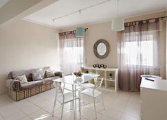 Blue Sky Apartment - Faro - Eetruimte