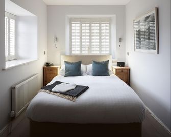 Cross Foxes - Bar Grill Rooms - Dolgellau - Bedroom